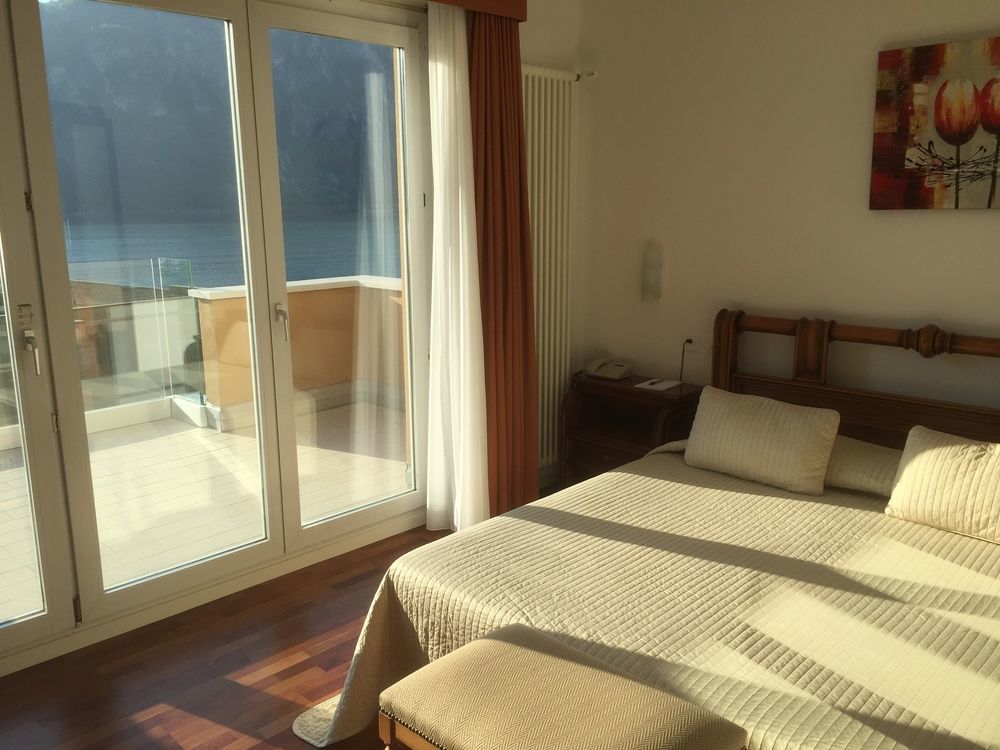Hotel Campione Биссоне Экстерьер фото